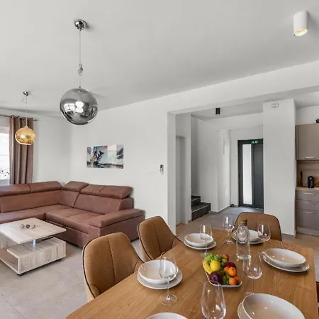 Villa Luxury Delfin, Istra- Kukci